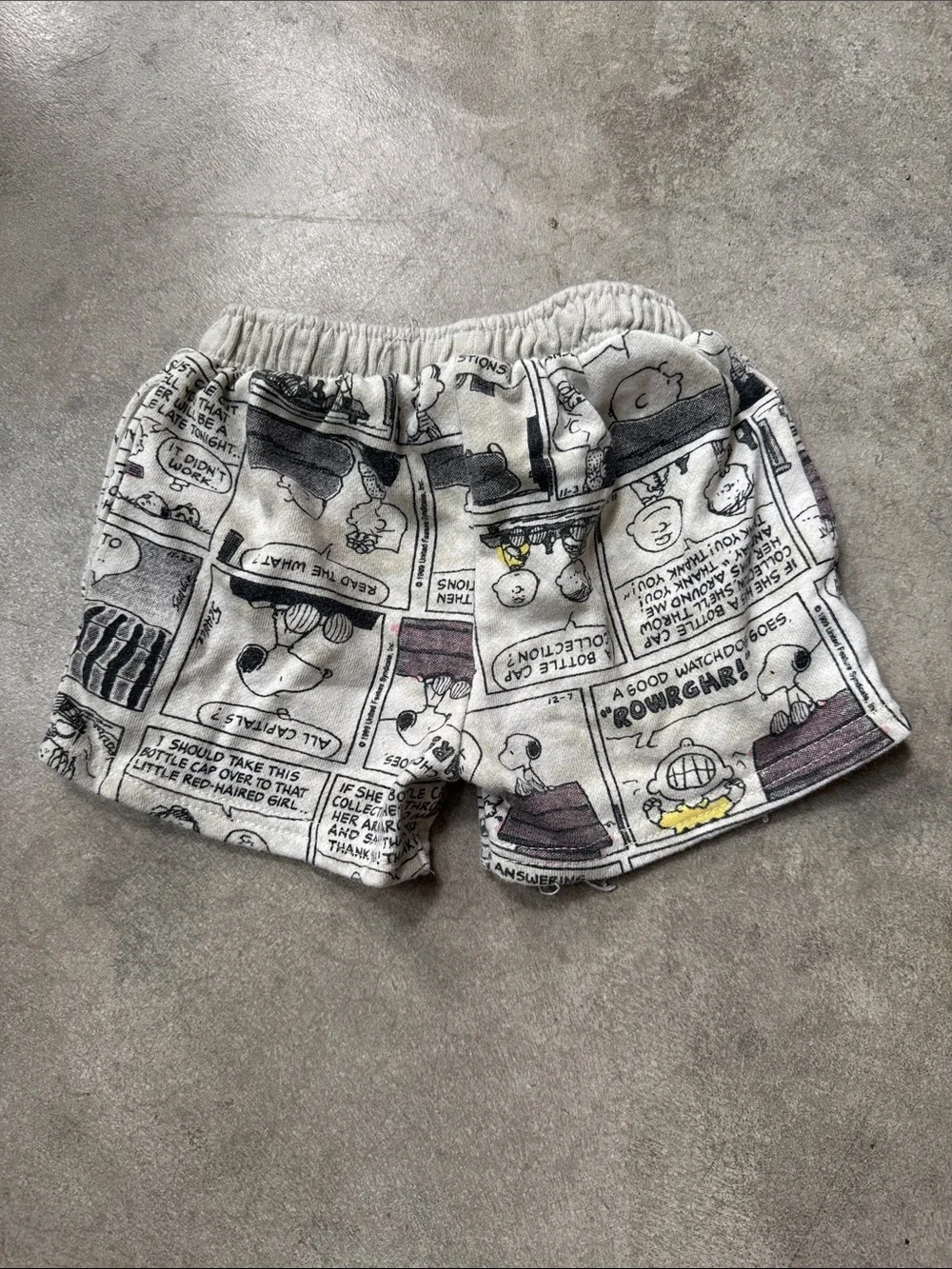 Peanuts Cream Comic-Print Kids Shorts with Red Patch
